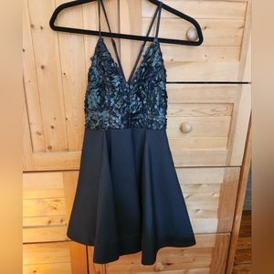 Black mini dress from Honey- xs